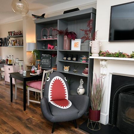 Bed and breakfast The Pink Door Westport Extérieur photo