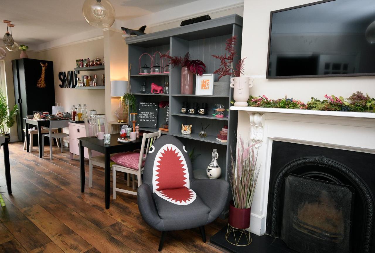 Bed and breakfast The Pink Door Westport Extérieur photo