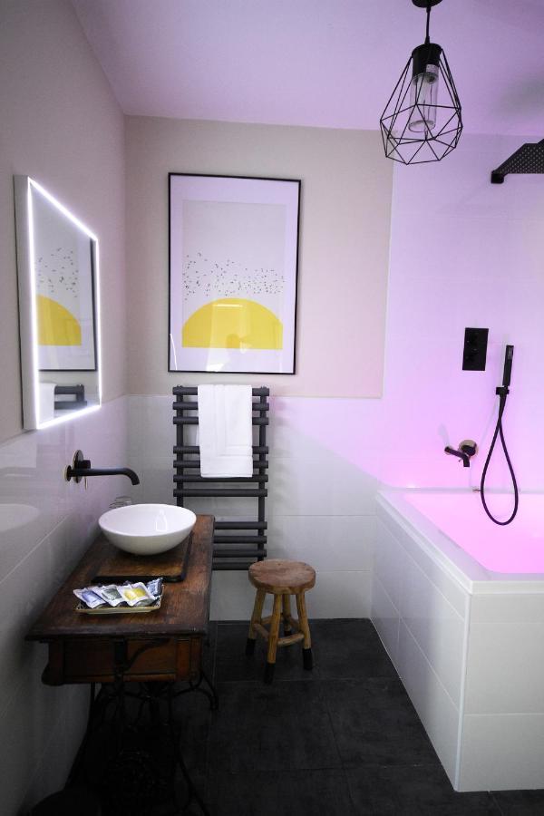 Bed and breakfast The Pink Door Westport Extérieur photo